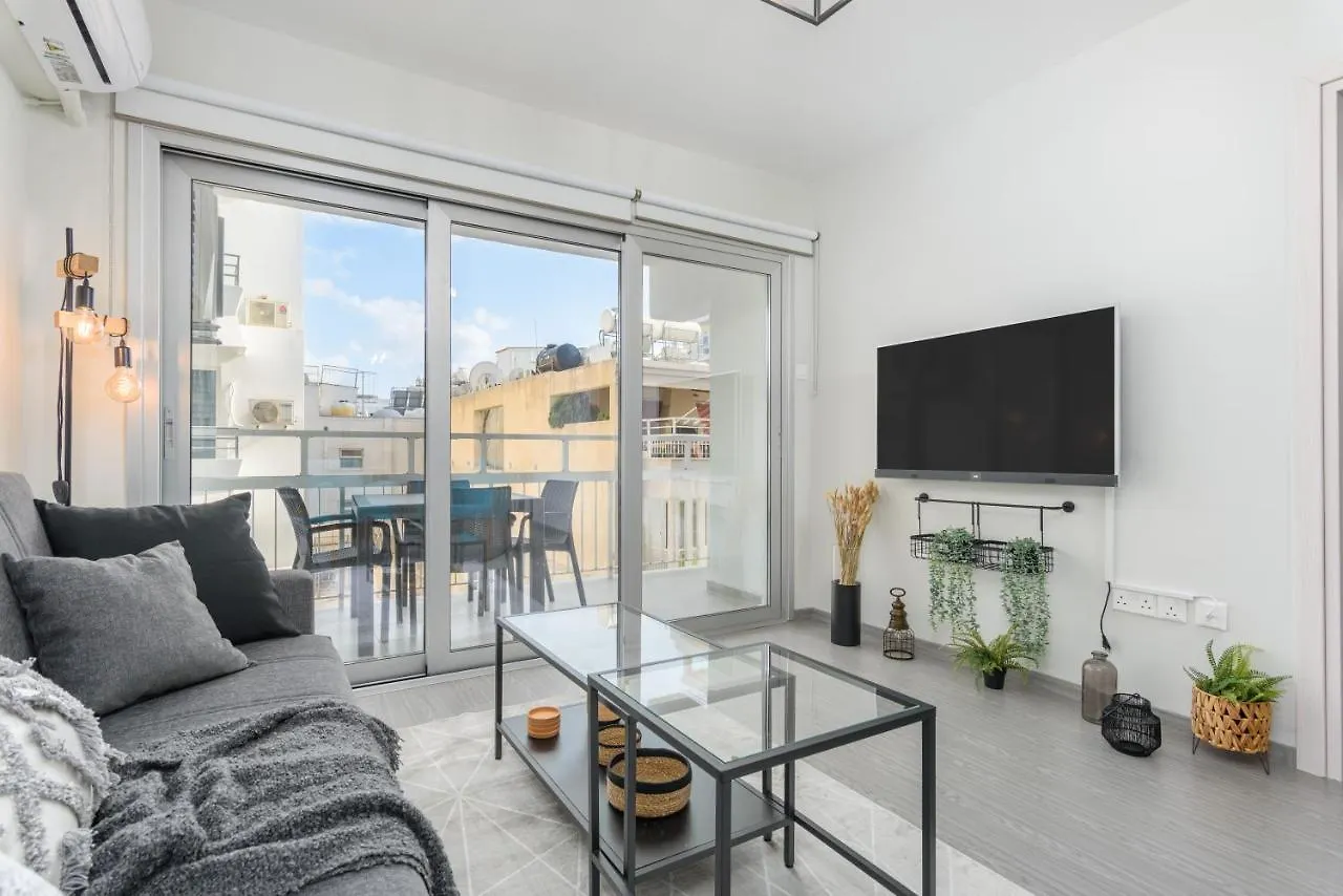 Amore 2-Br Apt By Finikoudes Lárnaca Apartamento